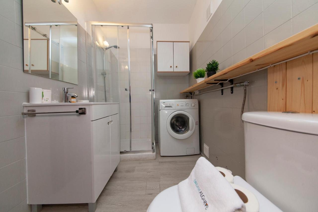 B12 - Pool And Sun Apartment Lagos Luaran gambar